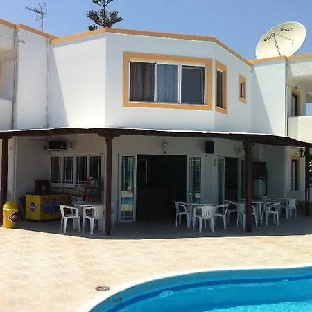 Aparthotel Albatross 2*