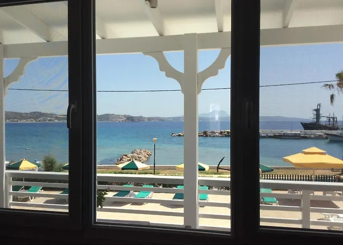 Albatross Aparthotel 3*